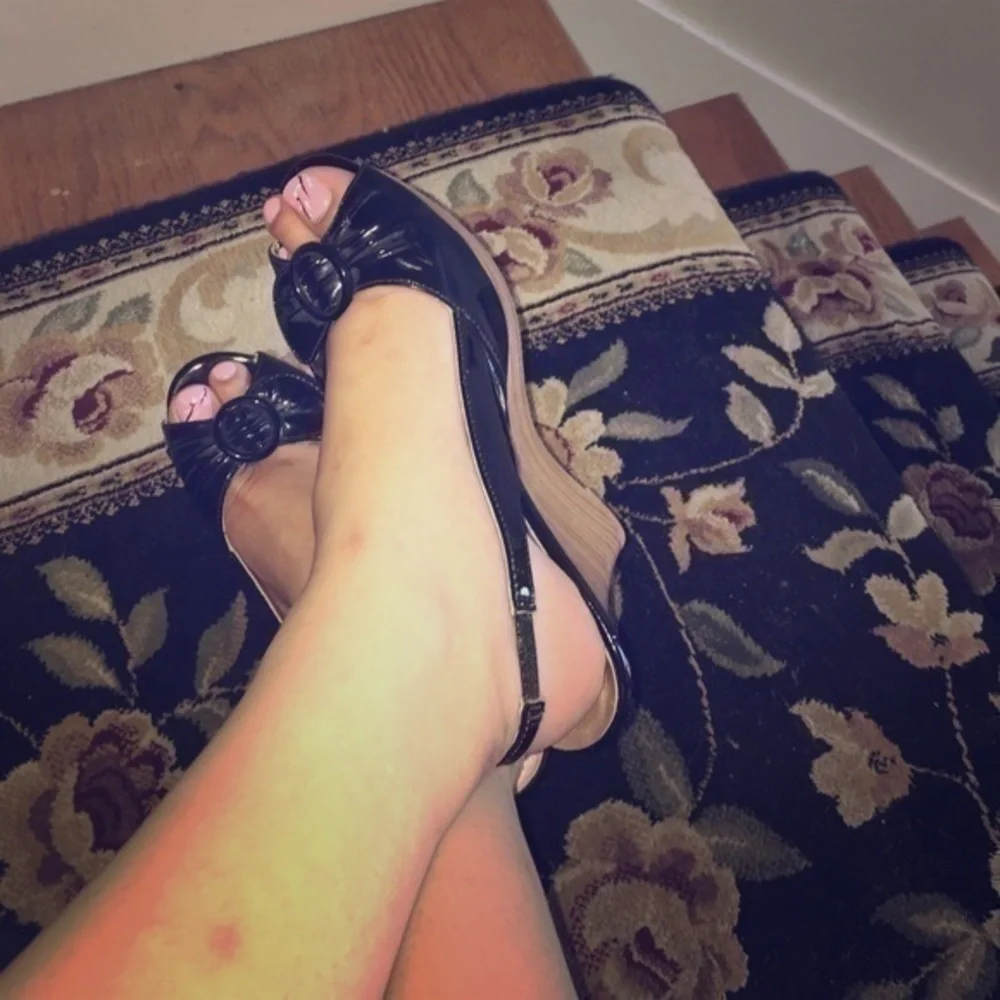 Black wedges